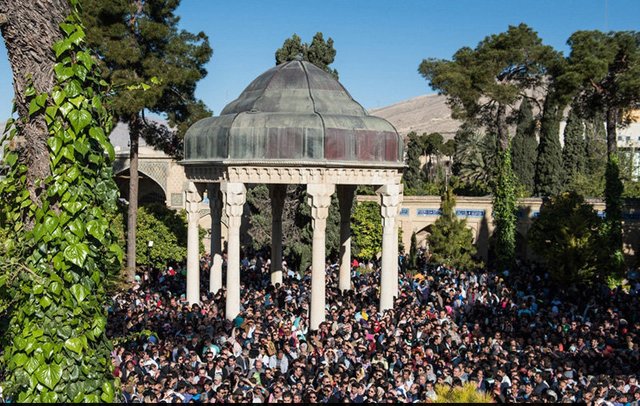 Hafez Tomb Shiraz.jpg