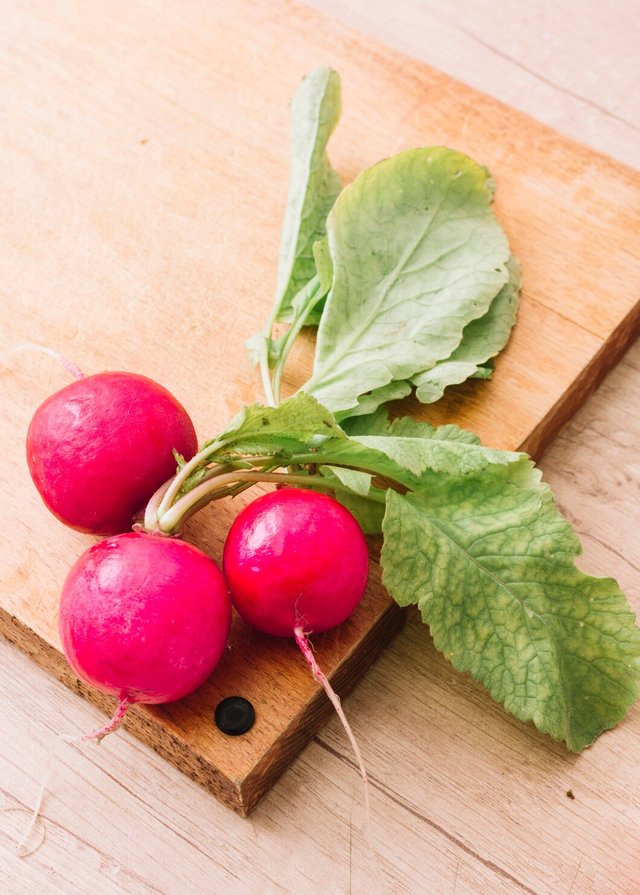 fresh-pink-organic-turnips-chopping-board_23-2148082883.jpg