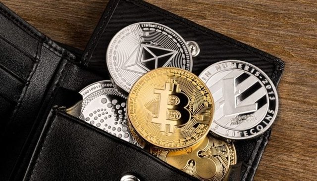 Bitcoin-Crypto-Wallet-700x400.jpg