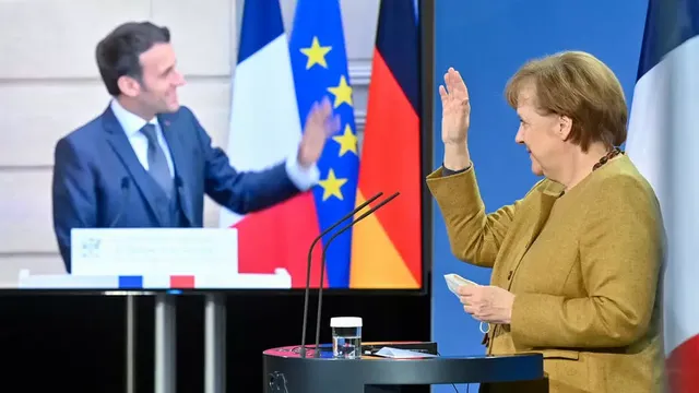 macron-merkel-wave.webp