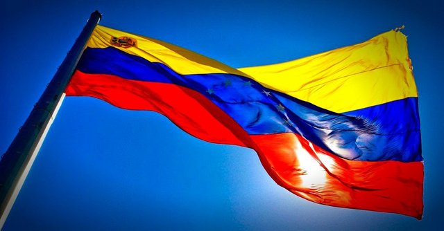 Bandera-Venezuela-Medios-2.jpg