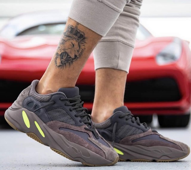 Mauve yeezy hot sale 700 on feet