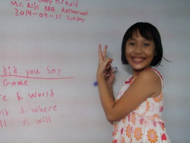 2014-09-21 - Sunday - Girl Student in HCM in Tan Binh Smile Whiteboard.jpg