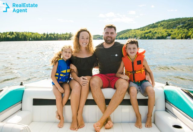 boating-family-on-yacht.jpg