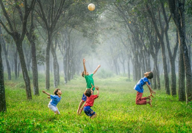 Kids-To-Spend-More-Time-Playing-Outdoors_2.jpg