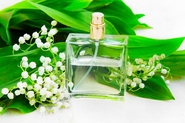 perfume-del-lirio-de-los-valles-70543136.jpg