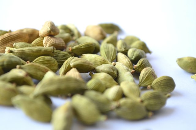 cardamom-166832_1280.jpg