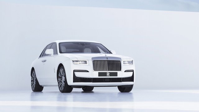 2021-Rolls-Royce-Ghost-003-2160-scaled.jpg