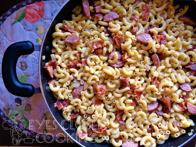 EyesClosedCooking_BaconKielbasaPasta---03.jpg