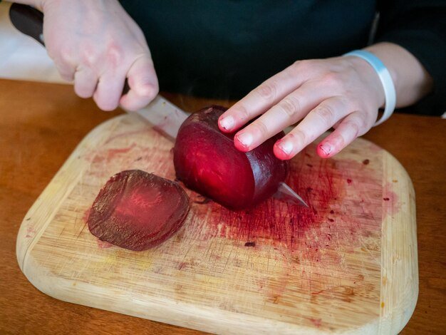 midsection-man-preparing-food-cutting-board_1048944-19597508.jpg