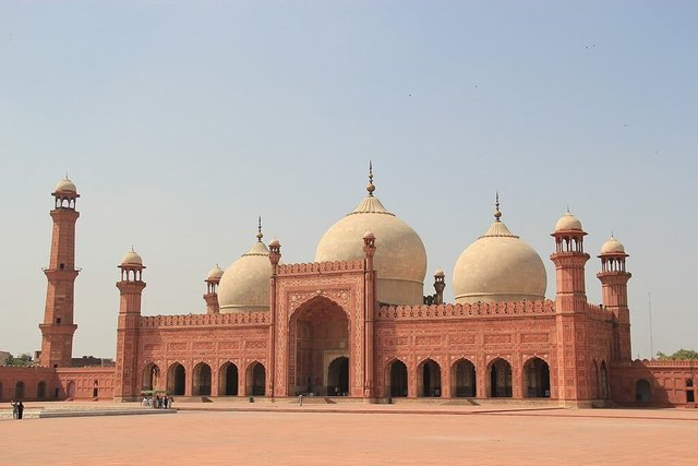 1200px-Badshahi_Mosque_front_picture.jpg