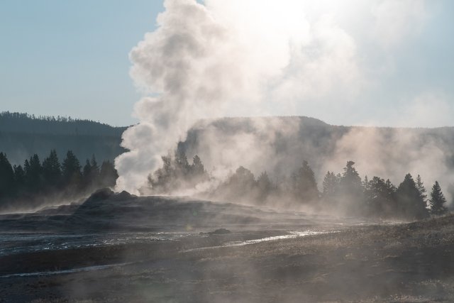 yellowstone-national-park-g6c93cb99b_1920.jpg