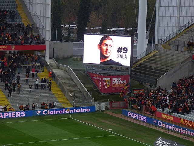 800px-RC_Lens_-_FC_Metz_(09-02-2019)_69.jpg