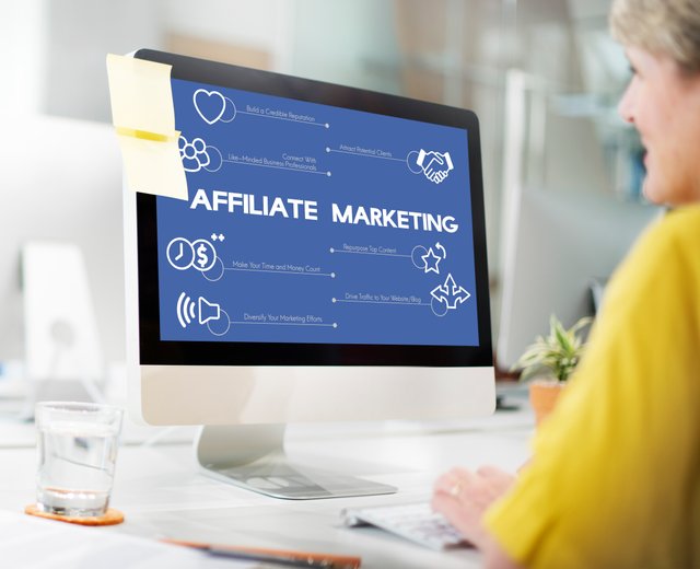 woman-working-with-computer-affiliate-marketing.jpg