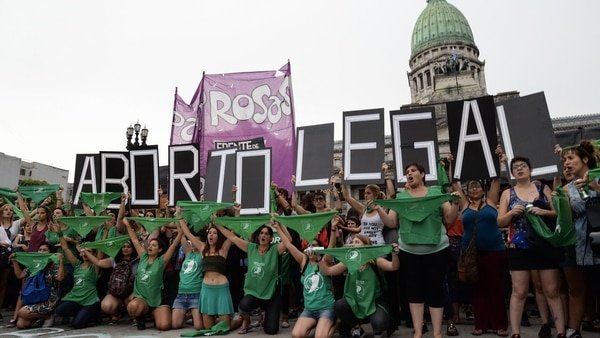 Panuelazo-marcha-protesta-aborto-legal-Congreso-10.jpg