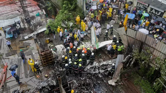 mumbaiplanecrash2806d.jpg