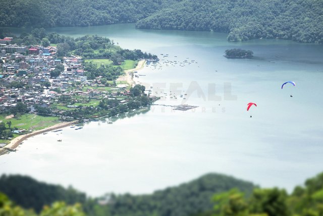 paragliding-over-fewa-lake-f.jpg