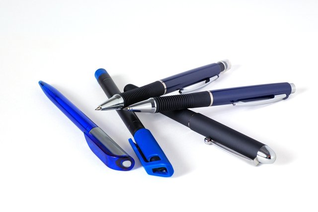 pens-4900980_1280.jpg