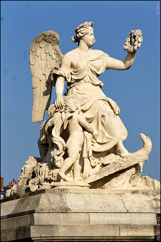 b-EU121023-222345.jpg