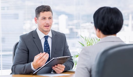 Recruiter-checking-the-candidate-during-job-interview_Wavebreak-Media_Thinkstock.jpg