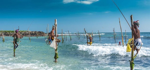 pescadores-en-playa-de-kabalana-sri-lanka.jpg