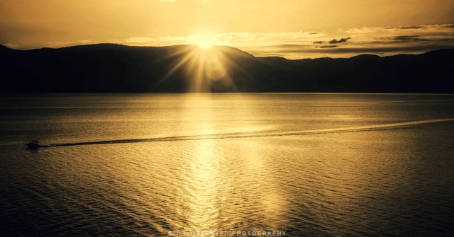 okanagan lake.jpeg