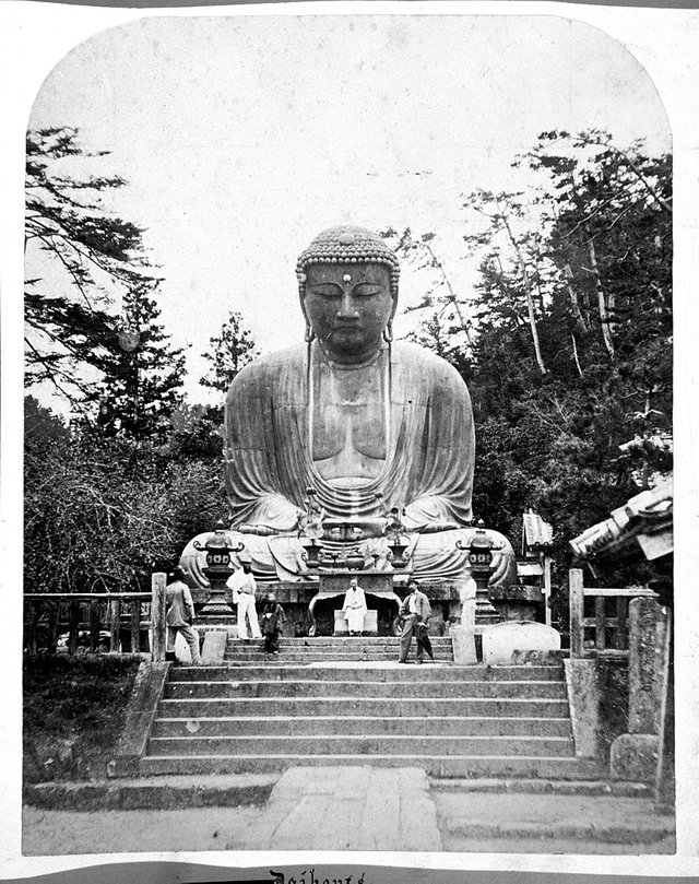 800px-Bronze_statue_of_Buddha_at_Daibouts,_Japan_(5688998954).jpg
