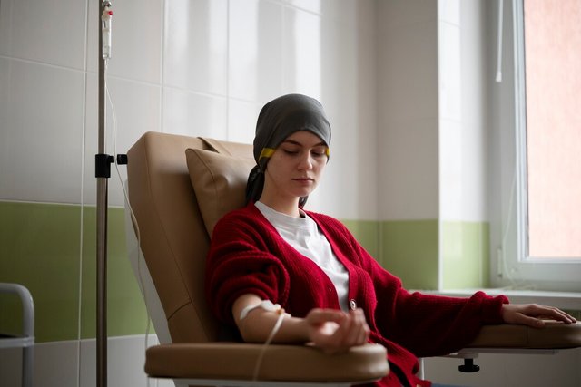 patient-getting-chemotherapy-treatment_23-2149261077.jpg