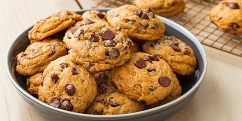 pumpkin-chocolate-chip-cookies-horizontal-1538066903.jpg