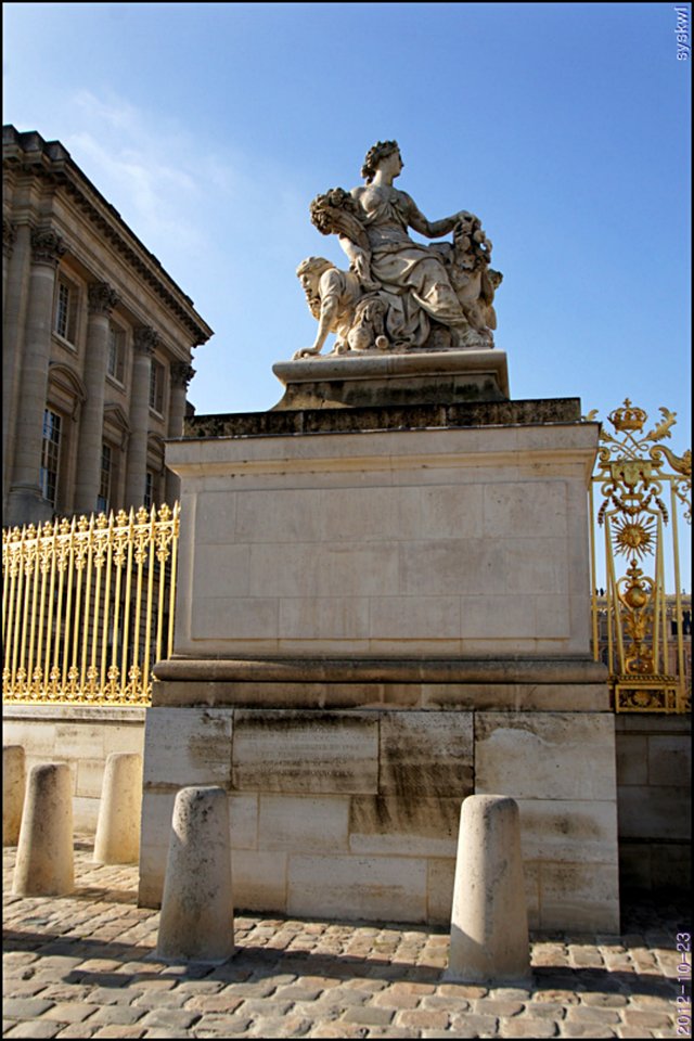 b-EU121023-221524.jpg