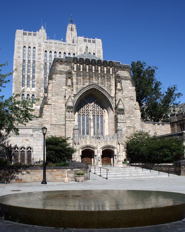 2048px-Sterling_Memorial_Library_2,_September_1,_2008.jpg