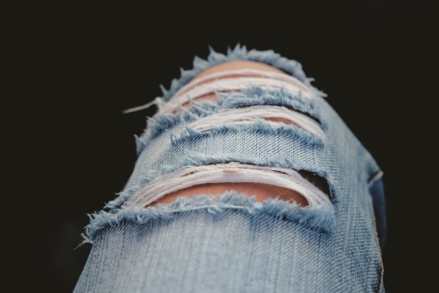 ripped-2486950_960_720.jpg