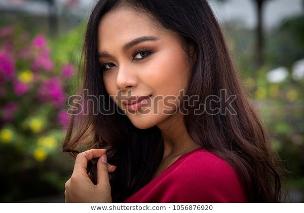 thai-transgender-model-front-bougainvillea-600w-1056876920.jpg