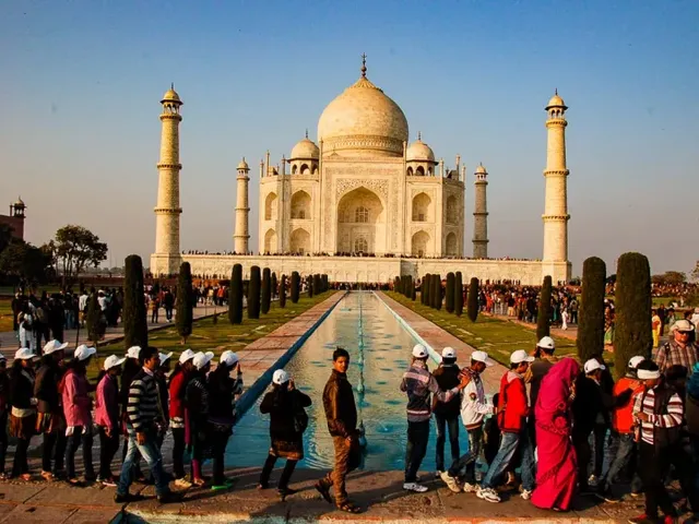 taj-mahal-india-queue.webp