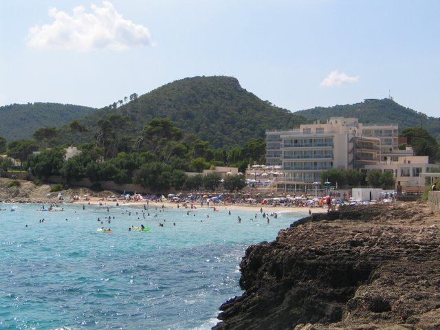 VISTAS CALA Y HOTEL NA FORANA.JPG