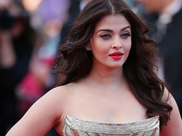 aishwarya-rai-wallpaper-2-1529663579.jpg