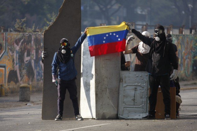 Barricadas-en-Altamira-Caracas-febrero-marzo-2014-634x422.jpg