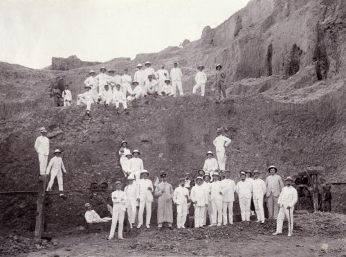 Tambang Bauksit di Jawa, 1880. Stoop..jpg