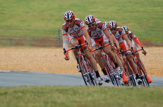 cyclists-1851269_1280.jpg