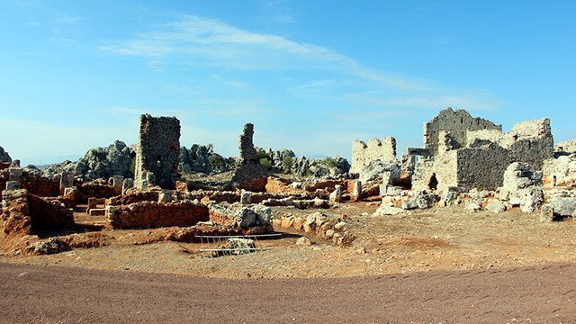 antalyada-yabani-otlarin-altindan-2200-yillik-antik-kent-cikti1.jpg