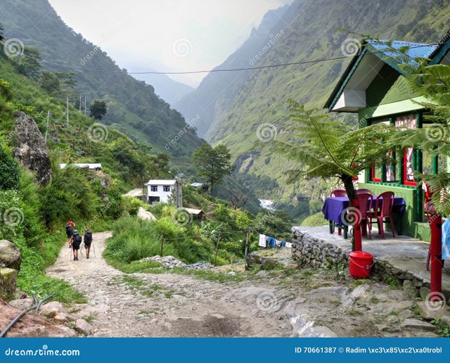 jagat-village-marsyangdi-river-valley-annapurna-circuit-trek-nepal-70661387.jpg