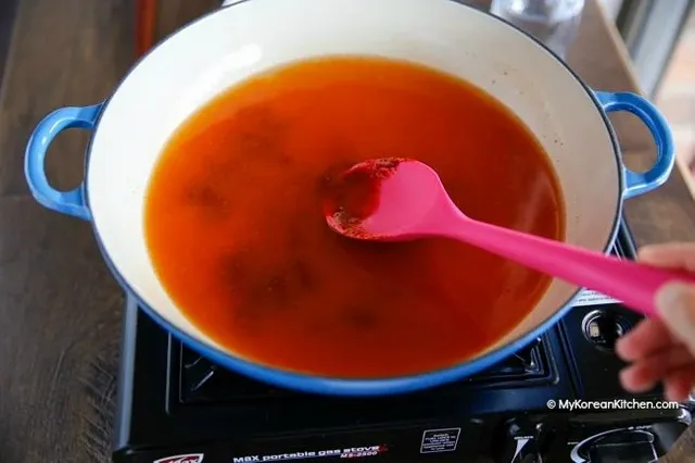 Rabokki-sauce-boiling.webp