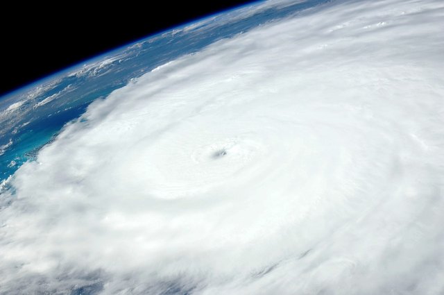 hurricane-1049612_1280.jpg