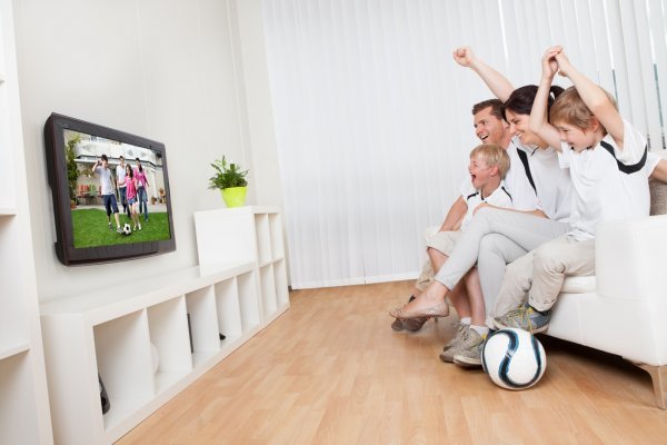 depositphotos_12439967-stock-photo-young-family-watching-football.jpg