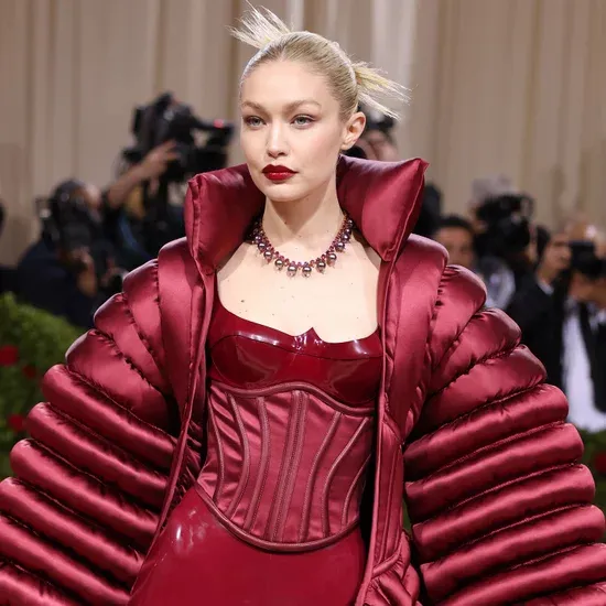 gigi-hadid-versace-outfit-met-gala-2022.webp