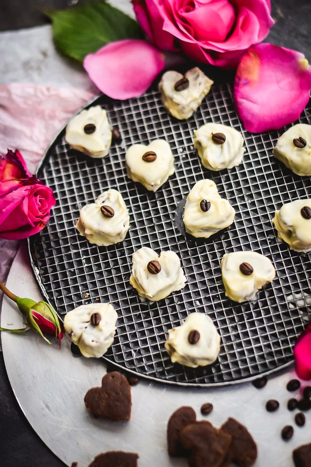 White Chocolate Mocha Cookies & Cream Truffles-1.jpg