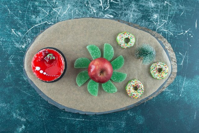 tree-figurine-cake-marmelades-donuts-apple-board-blue_114579-24533.jpg