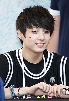 Jeon_Jung-kook_at_an_fansign_on_July_28,_2013.jpg
