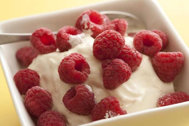 youghurt_raspberries.preview.jpg