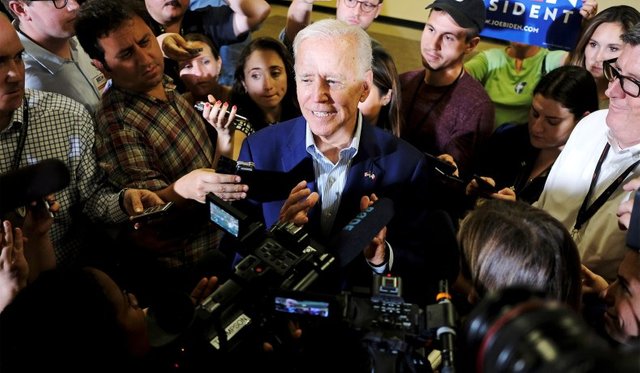 joe-biden-reporters-mount-pleasant.jpg